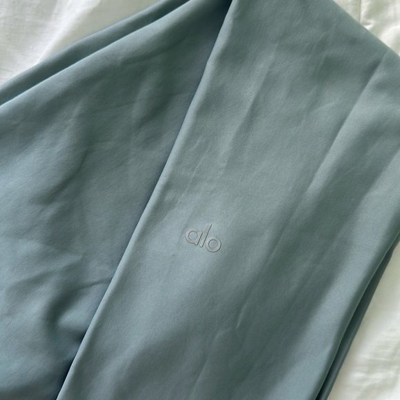 ALO Yoga Pants - Airlift Alo Legging with extra lining for warmth